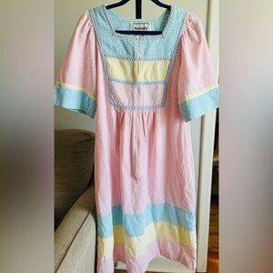 Vintage 1980’s Housecoat Seersucker Pastels Saybury. 
#oo1